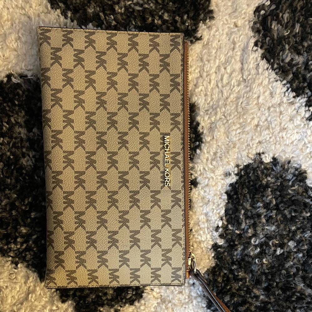 Michael Kors large wristlet